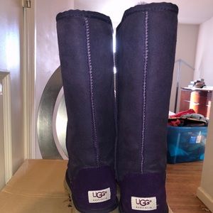 LIKE NEW CLASSIC UGGS